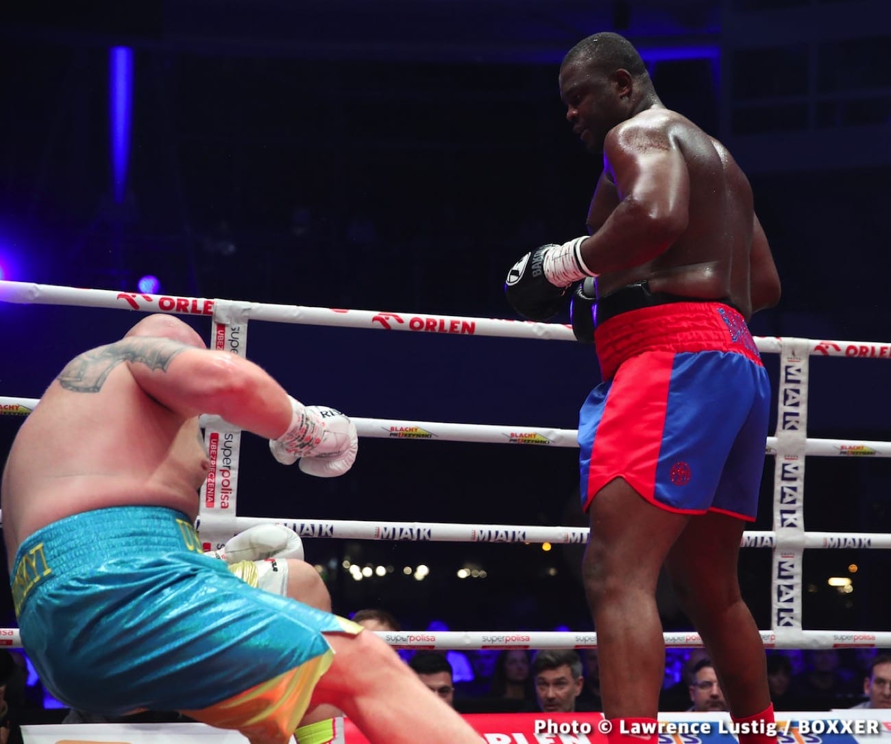 Did Bakole Really Stop Usyk in Sparring?