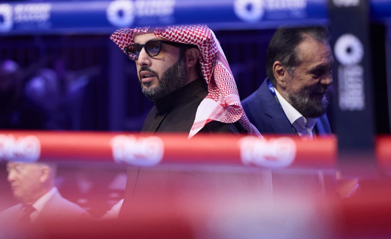 Turki Alalshikh’s ‘Fight of the Century’: Can Crawford’s Mayweather-Style Tactics Deliver Against Canelo?