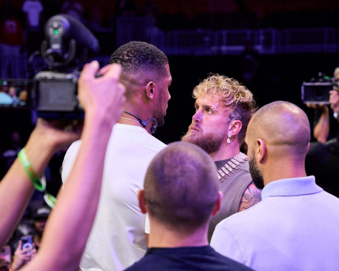 Anthony Joshua Runs to Team Usyk as Jake Paul’s KO Threat Forces a Desperate Training Shift